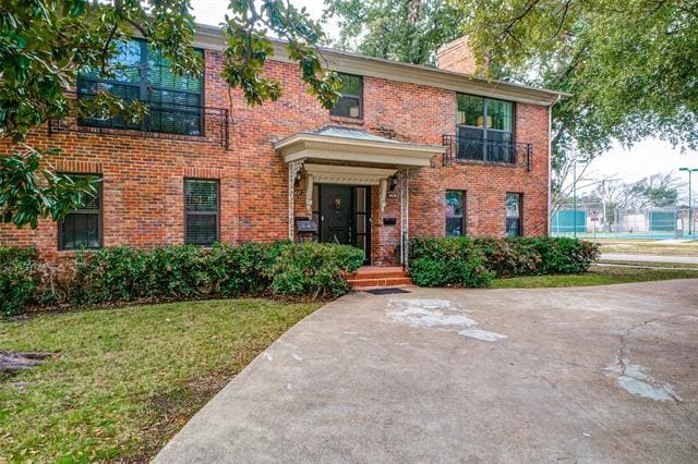 property at 4437 University Blvd