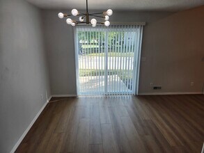 811 Burr Oaks Dr in West Des Moines, IA - Building Photo - Building Photo