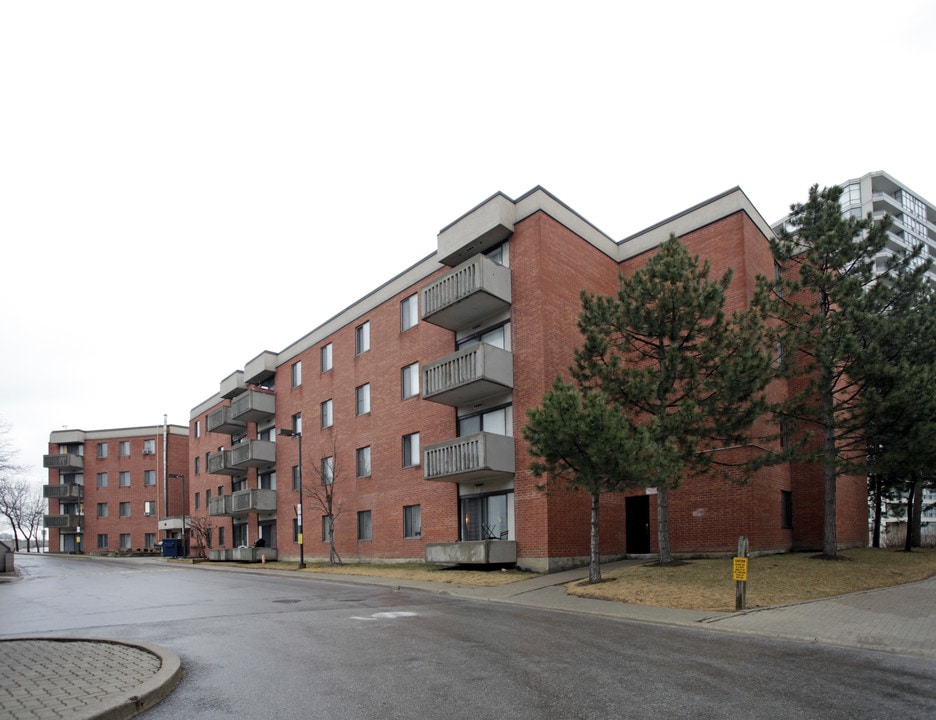 4685 Sheppard Ave in Toronto, ON - Building Photo