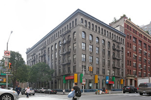152-160 W 16th St in New York, NY - Building Photo