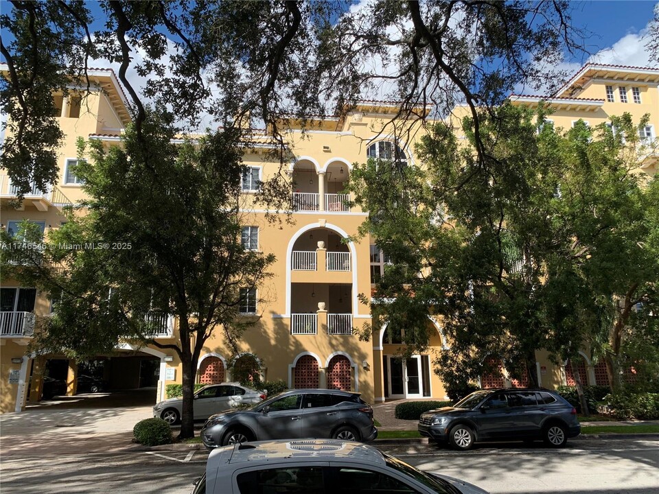 107 Mendoza Ave in Coral Gables, FL - Building Photo