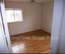 212 E Morrison St in Caldwell, ID - Foto de edificio - Building Photo