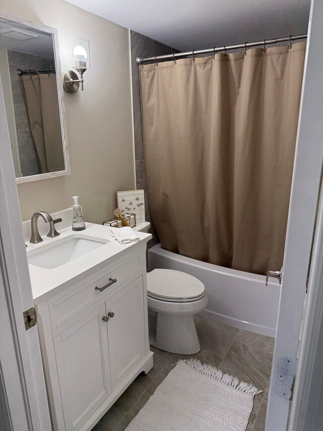 12501 Cold Stream Dr, Unit 403 in Ft. Myers, FL - Building Photo - Building Photo