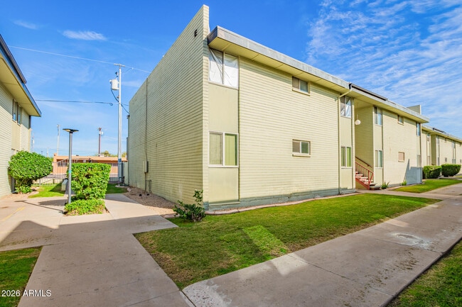 6767 N 7th St in Phoenix, AZ - Building Photo - Building Photo