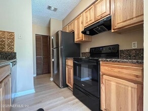 808 Meadowbrook Dr, Unit B in Orange Park, FL - Foto de edificio - Building Photo