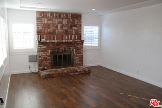 12318 San Fernando Rd in Los Angeles, CA - Building Photo - Building Photo