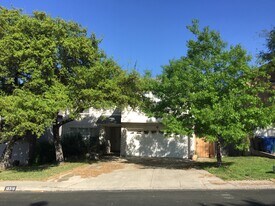 10318 Wilderness Gap in San Antonio, TX - Building Photo