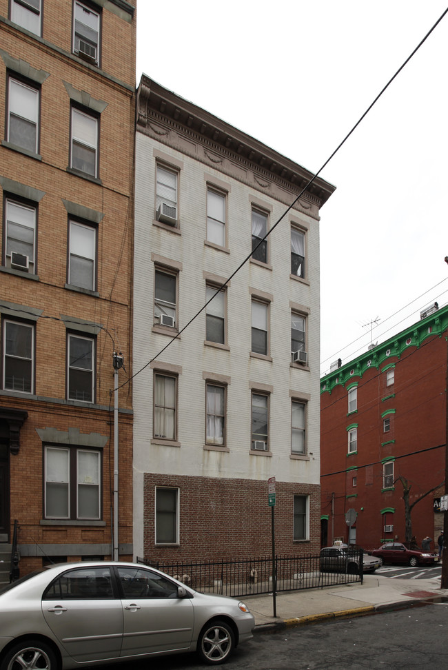 844 Park Ave in Hoboken, NJ - Building Photo - Building Photo