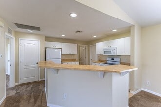 1808 NW 2nd Pl in Cape Coral, FL - Foto de edificio - Building Photo