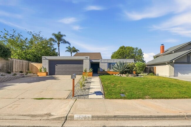 362 Via Los Arcos in San Marcos, CA - Building Photo - Building Photo