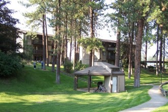 Valley Pines Apartments in Spokane, WA - Building Photo - Building Photo