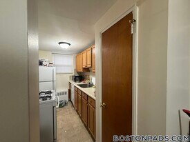 11 Allen St in Arlington, MA - Building Photo