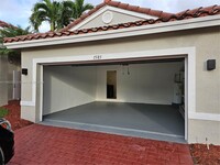 1585 SW 191st Ave in Pembroke Pines, FL - Foto de edificio - Building Photo