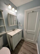 988 Chicopee St, Unit Apt 1 in Chicopee, MA - Foto de edificio - Building Photo