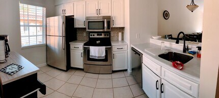 1140 Lake Shore Dr in Lake Park, FL - Building Photo - Building Photo