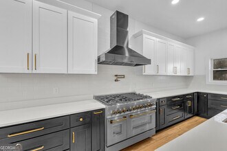 2361 Lynn Iris Dr in Decatur, GA - Building Photo - Building Photo