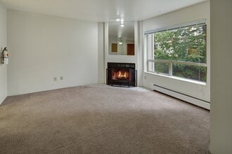 Chugach South in Anchorage, AK - Foto de edificio - Building Photo