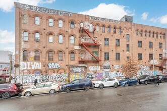 81 Beaver St in Brooklyn, NY - Building Photo - Building Photo