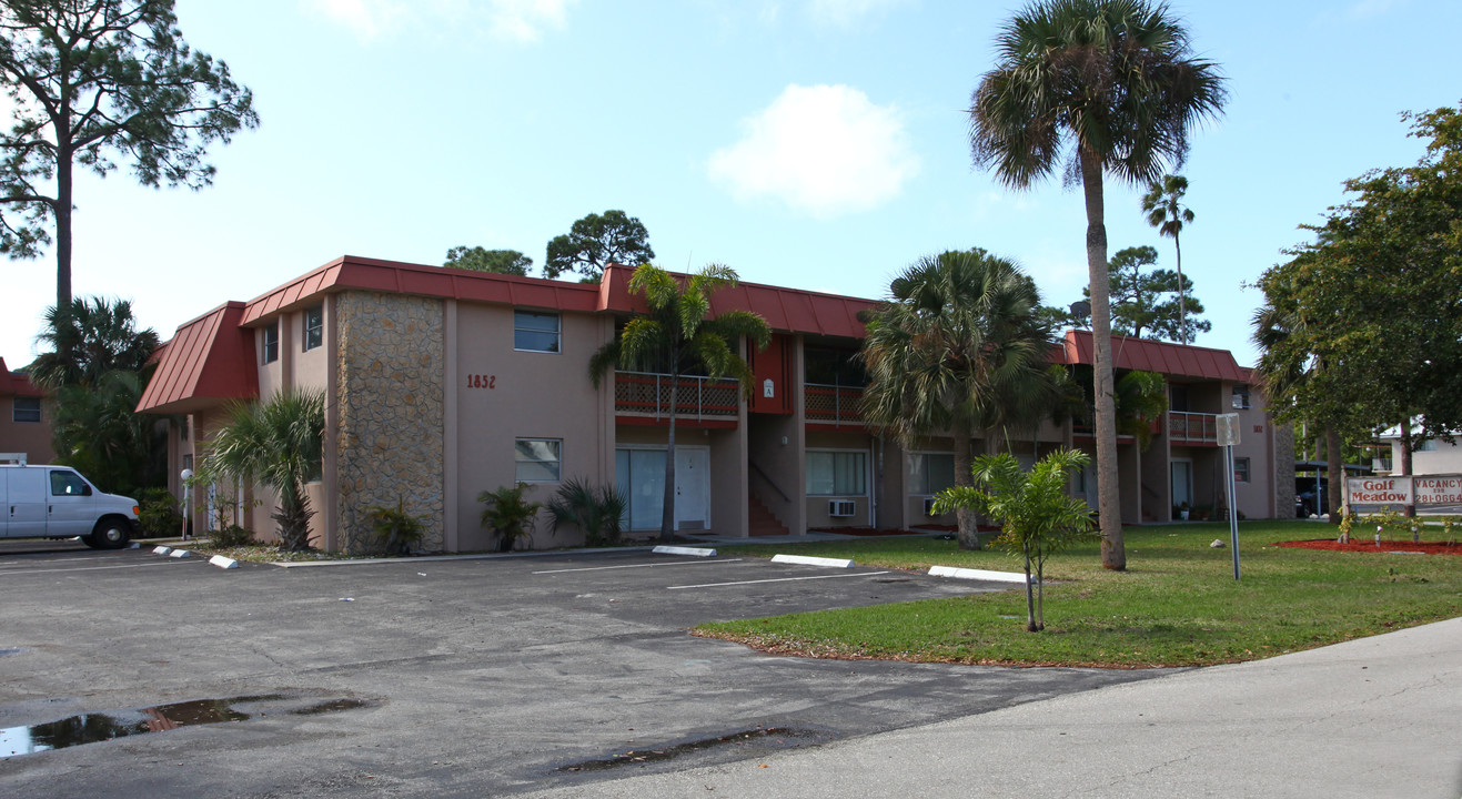 Golf Meadow Apartments in Ft. Myers, FL - Foto de edificio