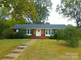 8917 Nottoway Dr in Charlotte, NC - Building Photo