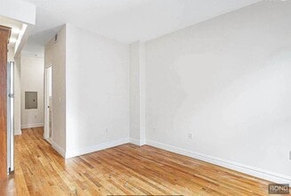 437 W 54th St in New York, NY - Building Photo - Building Photo