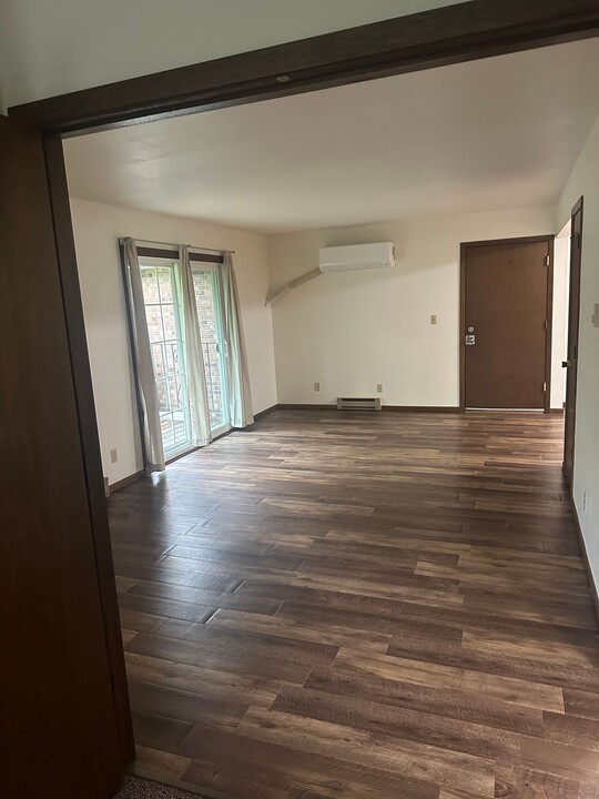 Immaculate Updated 2 Bedroom in Rockford, IL - Foto de edificio