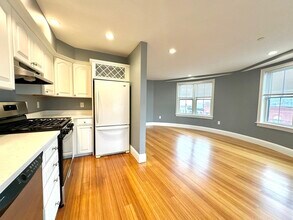 409 Main St, Unit 2 in Woburn, MA - Foto de edificio - Building Photo