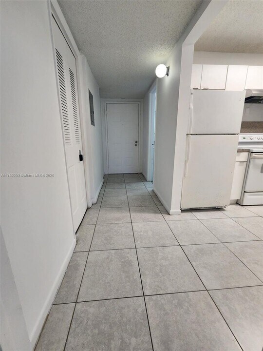 7000 NW 186th St in Hialeah, FL - Building Photo