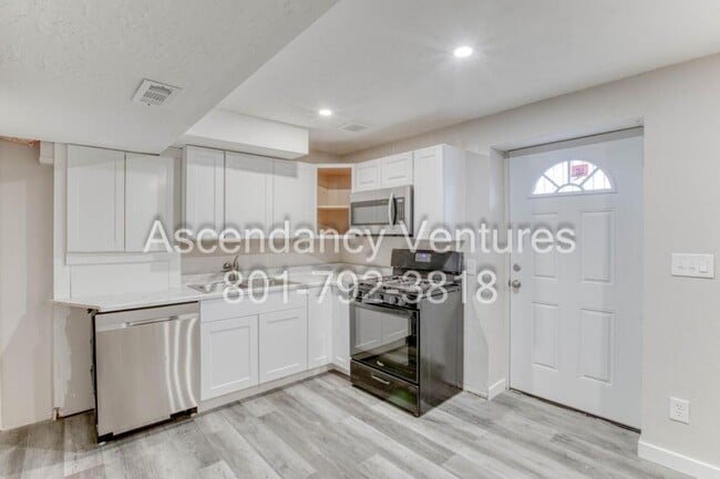 171 Calais Ln in Stansbury Park, UT - Building Photo - Building Photo