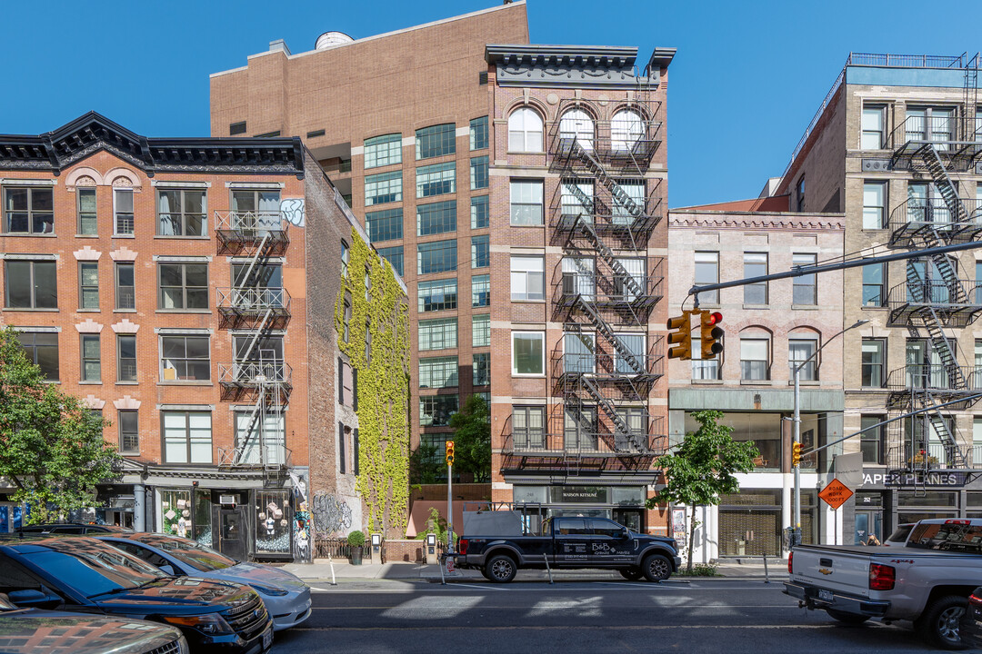 246 Lafayette Street in New York, NY - Foto de edificio