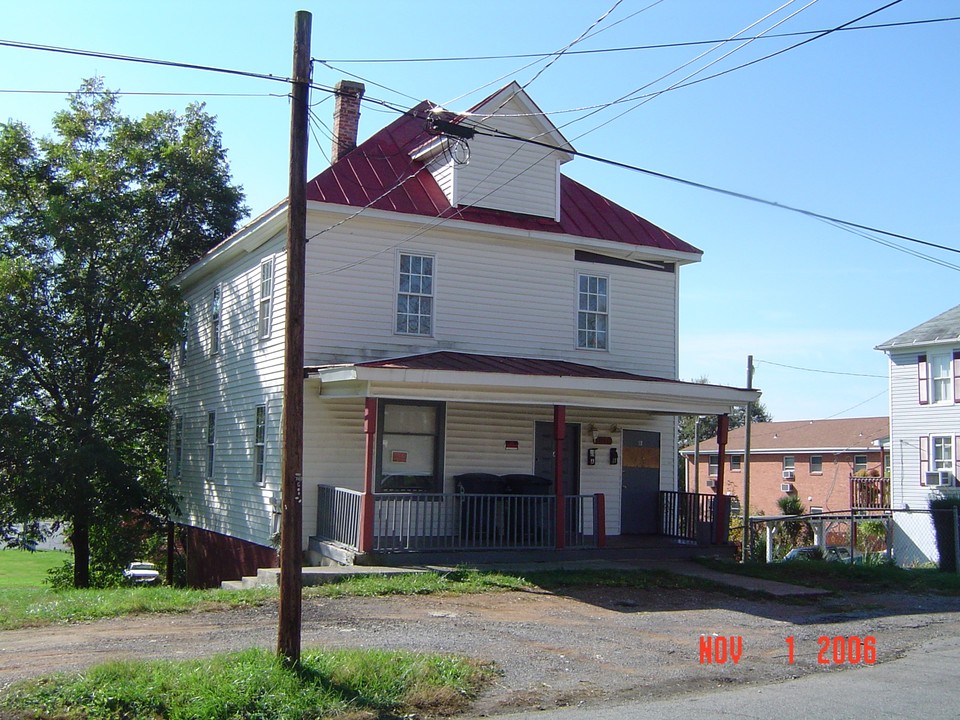 1010 Hanover Ave in Roanoke, VA - Building Photo