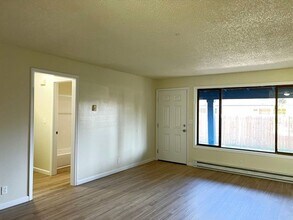 4436 Lancaster Dr NE in Salem, OR - Building Photo - Building Photo