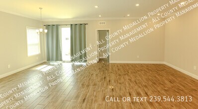 8792 Cascade Price Cir in North Fort Myers, FL - Building Photo - Building Photo