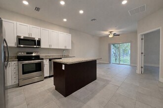 3221-3409-3409 SW 8th Pl in Cape Coral, FL - Foto de edificio - Building Photo