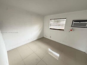 101 NE 41st St in Oakland Park, FL - Building Photo - Building Photo