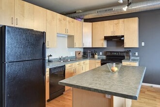 1924 N Hubbard St, Unit 413 in Milwaukee, WI - Building Photo - Building Photo