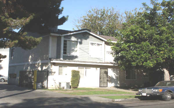 7255-7259 Petrol St in Paramount, CA - Foto de edificio