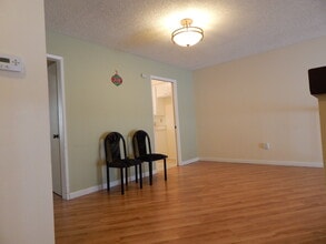 584 W Huntington Dr in Arcadia, CA - Building Photo - Building Photo