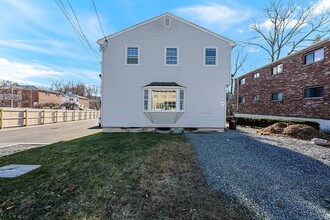 36 Undine Rd, Unit #1 in Boston, MA - Foto de edificio - Building Photo