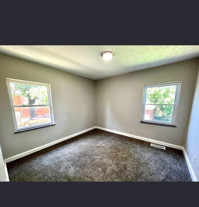 5323 Laconia Ave in Cincinnati, OH - Building Photo - Building Photo