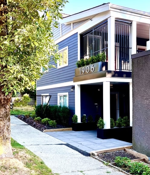 property at 1906 Grant St