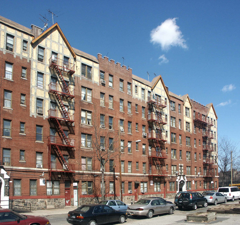 2995 Botanical Sq in Bronx, NY - Building Photo