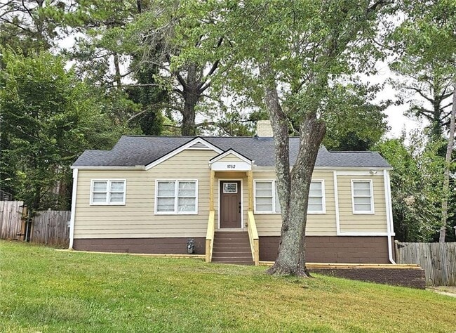 property at 1752 Parkhill Dr