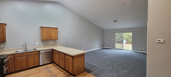 3167 E 11 Mile Rd in Warren, MI - Building Photo - Building Photo