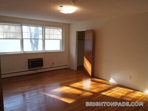 2018 Commonwealth Ave in Boston, MA - Building Photo - Building Photo