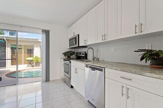 216 Ocean Breeze in Lake Worth Beach, FL - Building Photo - Building Photo