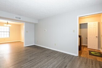9124 Lansburgh Ct in Indianapolis, IN - Building Photo - Building Photo