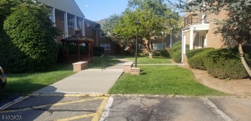 605 Grove St-Unit -12 in Clifton, NJ - Building Photo