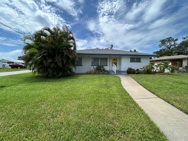 1901 6th St W