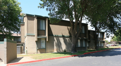 Amberwood II in Hanford, CA - Building Photo - Building Photo